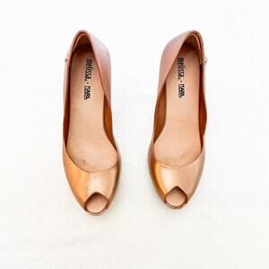 Melissa x Karl Lagerfeld Peep Toe Pearl Bead Heel Pump Rose Metallic Size 8